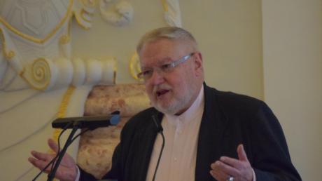 Anselm Bilgri sprach in Harburg zum Thema „Rückbesinnung und Kraftquelle“ anlässlich des 20-jährigen Jubiläums der Hospizgruppe Donau-Ries. 	