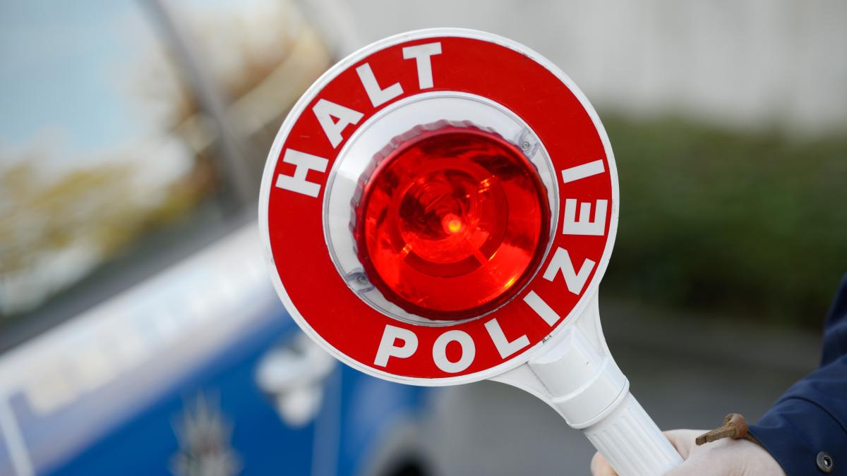 Reimlingen: Polizei sucht Lastwagenfahrer nach Unfall auf der B25
