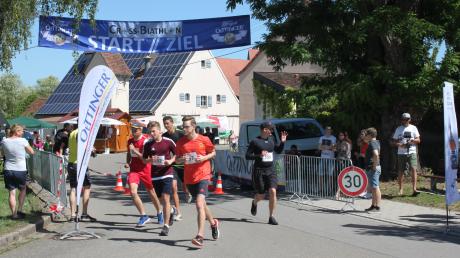 Rund 50 Teilnehmer machten bei einem Cross-Biathlon beim ersten Auhausener Gesundheitstag mit. Sie konnten zwischen Strecken mit sieben und zwölf Kilometern wählen. 