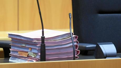 Die Ermittlungsakten sind beim Verfahren vor dem Augsburger Landgericht umfangreich. 