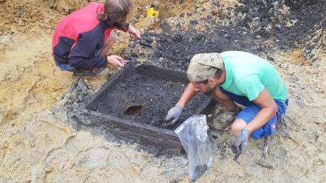 Auf dem Gelände der Varta AG ist bei Ausgrabungen ein vorgeschichtlicher Brunnen gefunden worden. Er stammt aus der Zeit, bevor die Kelten das Ries verließen. Wieso sie das taten, das fragen sich Wissenschaftler nach wie vor. 	