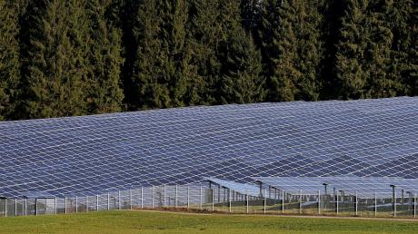 Ein Landwirt will bei Ederheim und Hürnheim einen nicht zusammenhängen Park mit insgesamt 25000 Photovoltaikmodulen bauen.