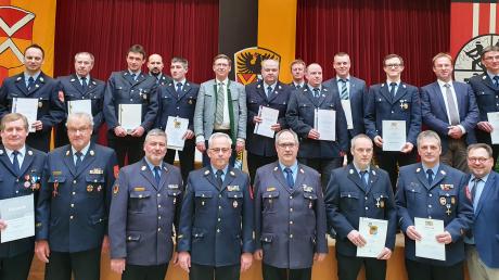 Die Kommandanten der Feuerwehren im Landkreis Donau-Ries und ihre Stellvertreter haben bei einer Versammlung Bilanz gezogen. 	