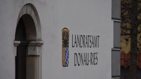 Im Donauwörther Landratsamt sollen die Bürgermeister am Freitag zusammenkommen. Geklärt werden soll, um wie viel Prozentpunkte die Kreisumlage gesenkt wird.