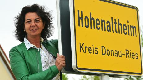 Alles im Griff: Martina Göttler ist seit gut 100 Tagen Bürgermeisterin der Südrieser Gemeinde Hohenaltheim. 	