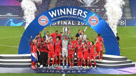 Der FC Bayern München gewinnt die Champions League. Die Mannschaft muss vor leeren Rängen ohne ihre Fans feiern.  	