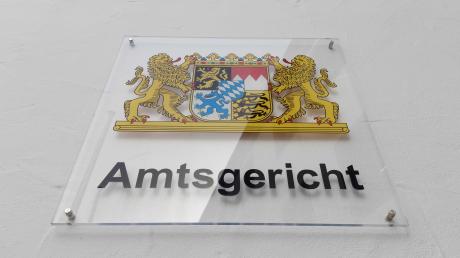 Rieser mussten sich vor dem Nördlinger Amtsgericht verantworten. Der Vorwurf: Betrug um Minibagger. 