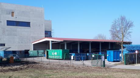 Die Firma Varta rückt dem Nördlinger Recyclinghof immer näher. Deshalb ist der Abfallwirtschaftsverband bestrebt, so schnell wie möglich einen anderen Standort zu finden und dem boomenden Elektronikunternehmen für dessen Erweiterung das bisherige Grundstück des Recyclinghofes zu verkaufen.  	