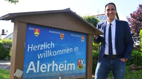 Christoph Schmid ist Bürgermeister in Alerheim. Doch bei der Bundestagswahl im Herbst hat er gute Chancen, in das Parlament einzuziehen.  	