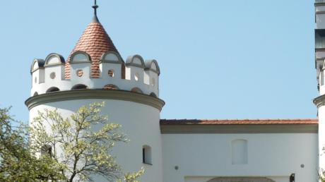 Schloss Alerheim ist seit 1979 im Besitz von Familie Appl. Die Ansicht des renovierten Schlosstores stammt aus dem Jahr 2010.  	