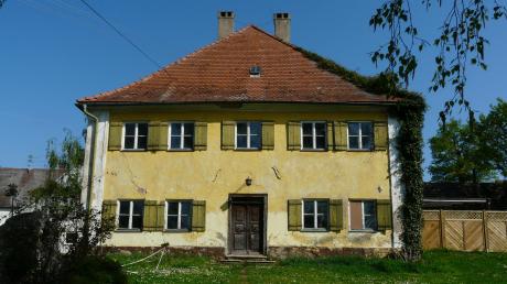 Das alte Pfarrhaus von Birkhausen wird von der Familie Hofmann-Scherrers saniert. Das Gebäude stammt aus dem Jahr 1749.  	