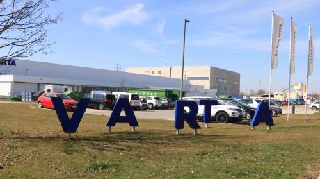 Am Varta-Standort in Nördlingen arbeiten derzeit 922 Mitarbeiter, 60 davon sollen Firmenangaben zufolge als Leiharbeiter eingestellt sein. Zuletzt häuften sich Beschwerden über hohe Arbeitsbelastung. Der Konzern bezieht auf Anfrage unserer Redaktion Stellung.  	