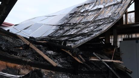 In einer Lagerhalle im Mönchsdegginger Ortsteil Ziswingen hat es am Dienstag vergangener Woche gebrannt. Der Schaden beträgt wohl rund 200.000 Euro.  	