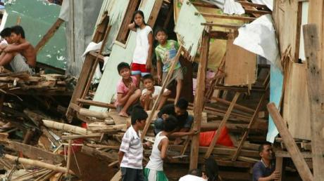 Vor allem die wenig stabil erbauten Häuser der Armen sind Opfer des Taifuns geworden. dpa