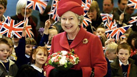 Elizabeth II. wurde am 6. Februar 1952 Königin. Von da an gehörte ihr Leben ganz dem Land. Sie akzeptiert es seit 60 Jahren mit eiserner Disziplin.