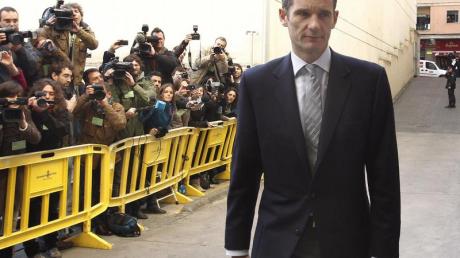 Inaki Urdangarin, der Ehemann der spanischen Prinzessin Christina, auf dem Weg zum Gericht. Foto: Ballesteros dpa