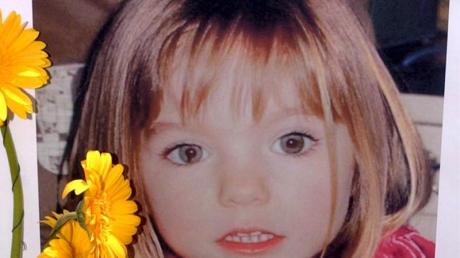 Das Foto vom 12. Mai 2007 zeigt die kleine Madeleine McCann (Maddie). Sie ist seit sieben Jahren verschwunden. Jetzt plant die britische Polizei einen neuen Einsatz in Portugal - und spricht eine deutliche Warnung aus. 