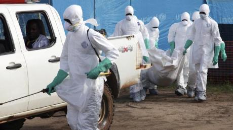 Die Zahl der Ebola-Opfer in Westafrika steigt weiter. Der Epidemie sind nach neuen Angaben der Weltgesundheitsorganisation (WHO) wahrscheinlich bereits mehr als 900 Menschen zum Opfer gefallen.