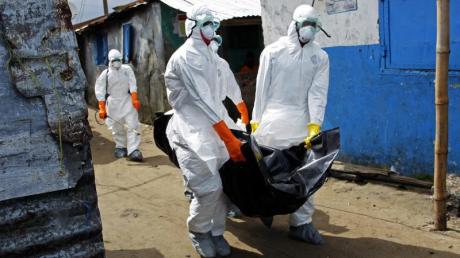 Ebola breitet sich in Westafrika rasend schnell aus. Der Druck auf westliche Regierungen wächst. US-Präsident Obama will nun Tausende Soldaten schicken, um die Epidemie zu bekämpfen.