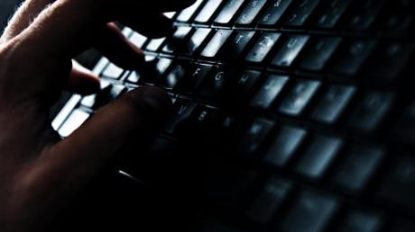 Auf der Suche nach sensiblen Daten schleichen sich Betrüger gerne in private  Computer. Bei der Kriminalpolizei ist eine fünfköpfige Abteilung mit derartigen Fällen betraut. 