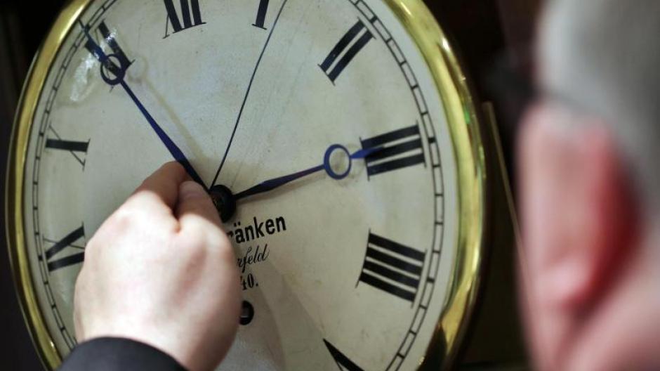 Zeitumstellung Herbst 2015: Uhren umstellen nicht vergessen