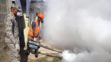 Das Militär der Dominikanische Republik bekämpft die Mückenart «Aedes Aegypti», die das Zika-Virus übertragen kann.