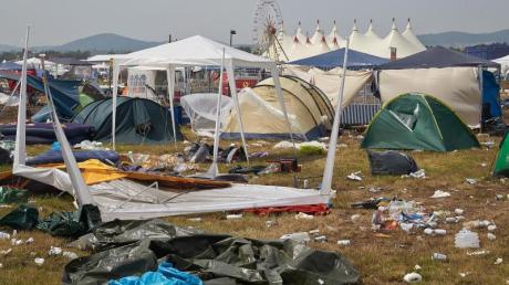 Zerstörte Zelte auf dem Campingplatz von Rock am Ring. Die Festivalbesucher sollen nun einen Teil des Eintrittsgeldes zurückbekommen.