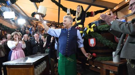 Im letzten Jahr benötigte  Münchens Oberbürgermeister Dieter Reiter zwei Schläge, bevor er mit "O'zapft is!" das Oktoberfest eröffnete. Ob er es diesmal mit einem Schlag schafft?