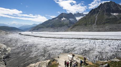 23 Kilometer lang und umsäumt von markanten Bergen: Der Große Aletsch ist der mächtigste Gletscher der Alpen und zugleich Unesco-Weltkulturerbe. 