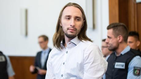 Er trägt ein weißes Hemd und wirkt aufgeräumt: Der Angeklagte Sergej W. am Dienstag kurz vor dem Urteilsspruch am Dortmunder Schwurgericht.