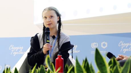 Große Bühne für ein großes Anliegen: Die 15-jährige Schwedin Greta Thunberg forderte bei der UN-Klimakonferenz in Polen von allen Erwachsenen mehr Einsatz für den Klimaschutz. Denn die Kinder seien es, die künftig „in dieser Welt leben werden“. 