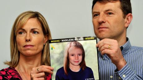 Kate und Gerry McCann, Eltern der vor 13 Jahren verschwundenen Britin Madeleine McCann, bei einem Suchaufruf 2012. Zwischenzeitlich wurden sie selbst verdächtigt.