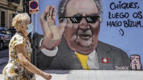 Dieses Graffito zeigt, was viele Spanier heute von Juan Carlos halten. Auf der Aufschrift steht: „Jungs, ihr bekommt später eine Überweisung“. 	