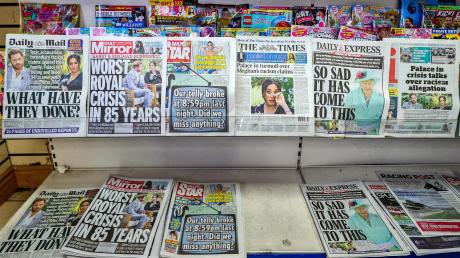 Die britische Boulevardpresse kannte am Dienstag nur ein Thema. Auf den Titelseiten gab es Schlagzeilen wie "Schlimmste royale Krise in 85 Jahren" oder "Was haben sie getan?"