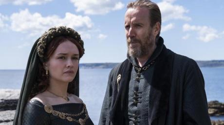 Olivia Cooke spielt Alicent Hightower und Rhys Ifans spielt Otto Hightower in der Game of Thrones-Vorgeschichte «House of the Dragon».