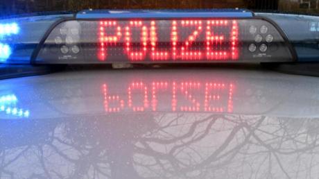 Ein Autofahrer aus Donauwörth kam auf der B16 bei Vohburg auf die Gegenfahrbahn - wohl aufgrund von Sekundenschlaf.