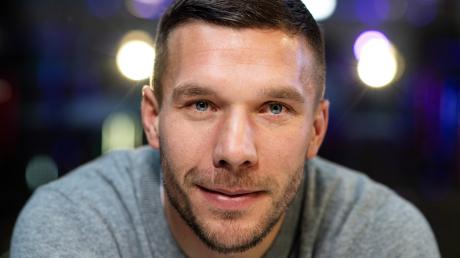 Lukas Podolski sollte Jury-Mitglied bei "Das Supertalent" sein, doch ist vorerst nicht zu sehen. Im Porträt lernen Sie den 36-Jährigen näher kennen.