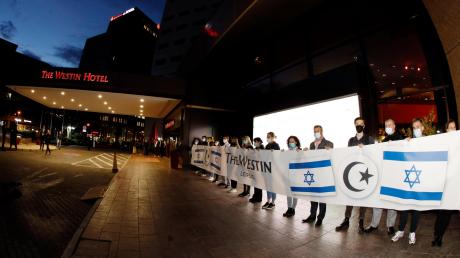Mitarbeiterinnen und Mitarbeiter des Leipziger Hotels wollten mit dieser Aktion ein Zeichen gegen Antisemitismus setzen. 	