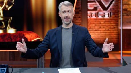 Ungewohntes Bild: Entertainer Sebastian Pufpaff moderiert die ProSieben-Comedyshow «TV total».