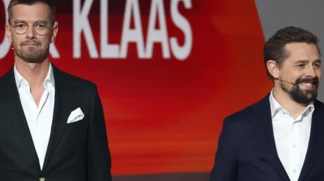 Joko Winterscheidt (l) und Klaas Heufer-Umlauf in der Jubiläumsshow von "Wetten, dass..?".