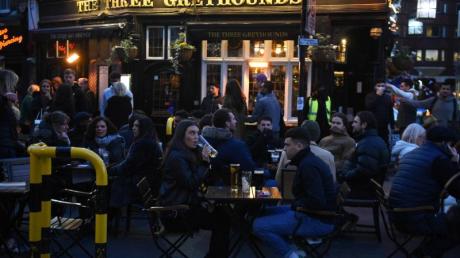Der Londoner Pub «The Three Greyhounds» hat im nächsten Jahr vielleicht länger geöffnet.