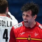 Spanien besiegte Deutschland bei der Handball-EM 2022. Werden sich die Spanier auch gegen die polnische Nationalmannschaft durchsetzen können? Hier finden Sie alle Infos zum heutigen EM-Spiel Polen gegen Spanien.