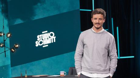 Tommi Schmitt ist Gastgeber der ZDFneo-Show "Studio Schmitt". Hier erfahren Sie mehr zum Start, den Sendeterminen und zur Übertragung der dritten Staffel. 