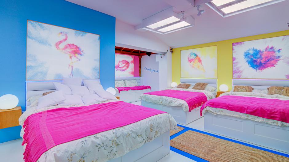 Die Kandidaten bei "Love Island" teilen sich ein Schlafzimmer in der Villa auf Teneriffa.