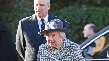 Prinz Andrew soll die Queen zum Gedenkgottesdienst begleiten.