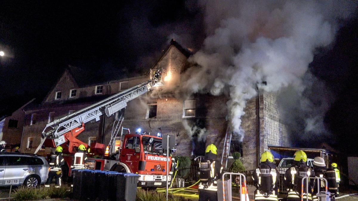 #Notfall: Fünf Menschen bei Brand in Mehrfamilienhaus verletzt