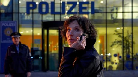 Nina Rubin (Meret Becker) in einer Szene des ARD-Krimis «Tatort - Das Mädchen, das allein nach Haus' geht».