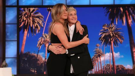 Ellen DeGeneres (r) mit Jennifer Aniston in der letzten Talkshow.