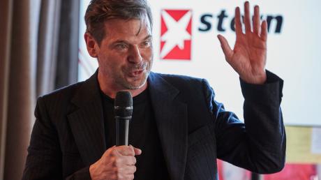 stern-Chefredakteur Gregor Peter Schmitz spricht während der Verleihung des diesjährigen «Stern Preises» im Hamburger Restaurant Hobenköök.