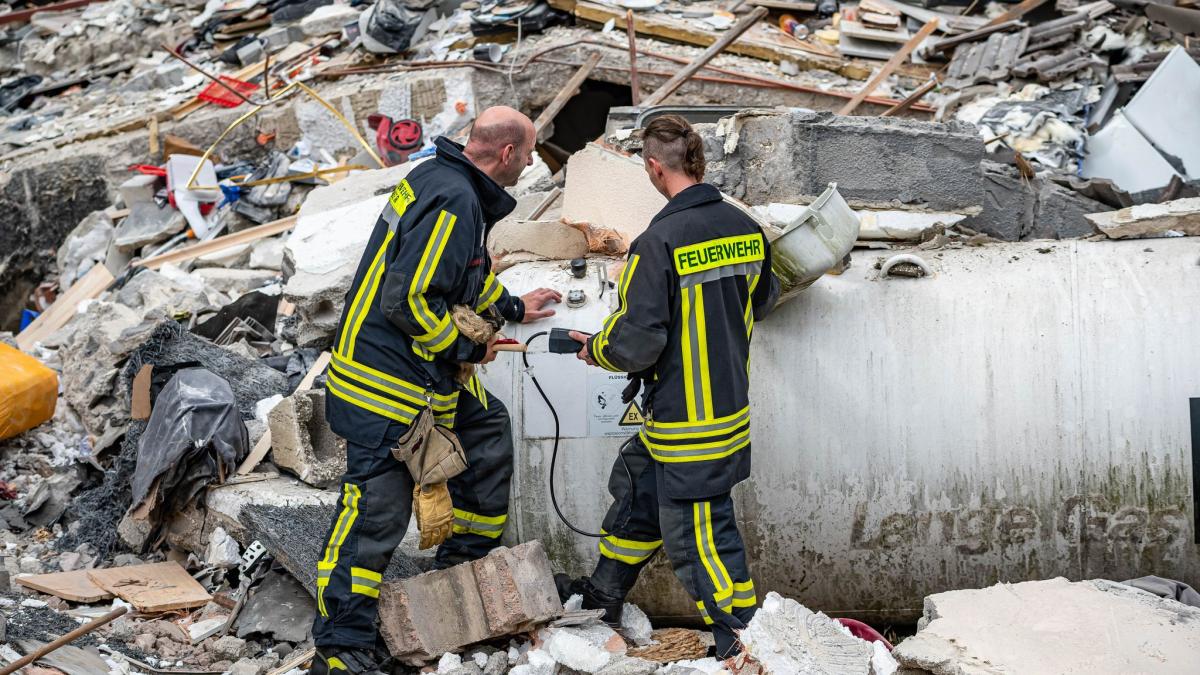 #Notfälle: Aufräumarbeiten und Ermittlungen nach Hauseinsturz in NRW